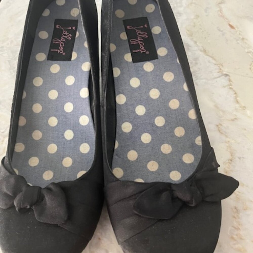 Black satin size 9 Jellypop round toe curvy comma kitten heels